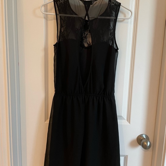 Cut-out back black dress - Picture 3 of 8